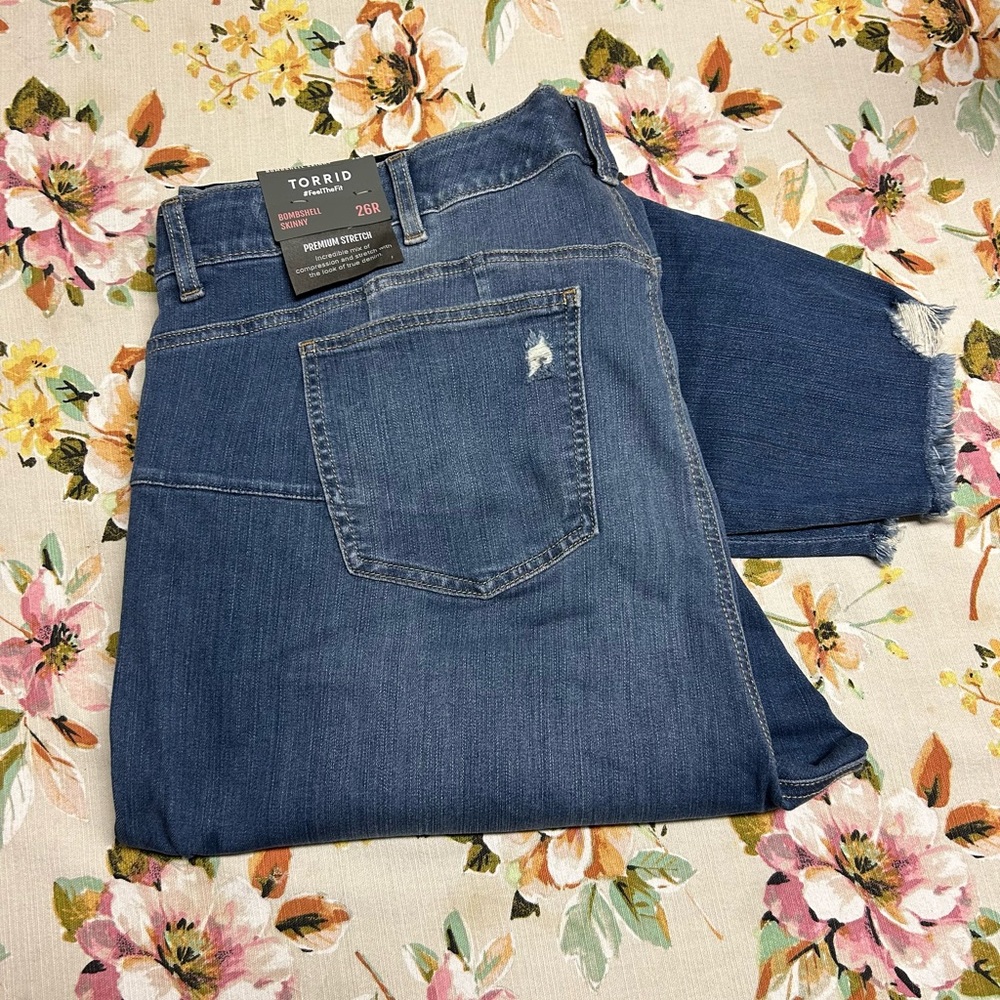 NWT! TORRID Faux Distressed Bombshell Skinny Jeans Size 26